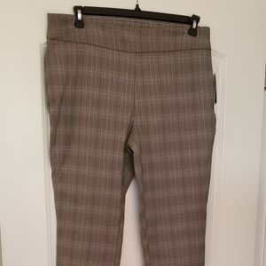 Beautiful plaid elastic capris trousers, size 16